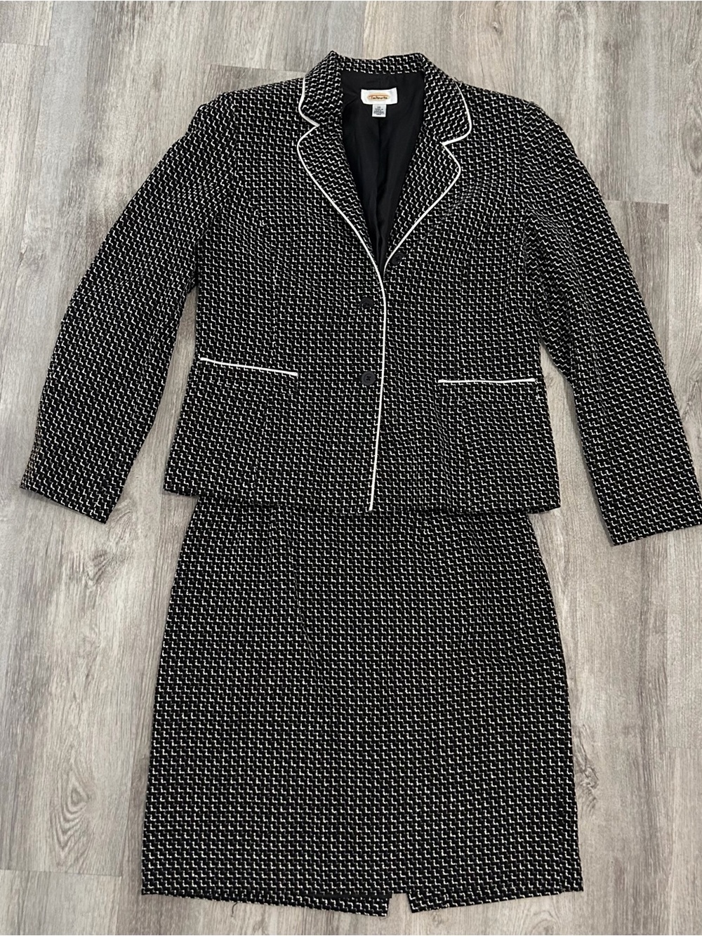 Talbots Tweed Two-Piece Suit Set Skirt Jacket Womens 10 Black & White Elle Woods